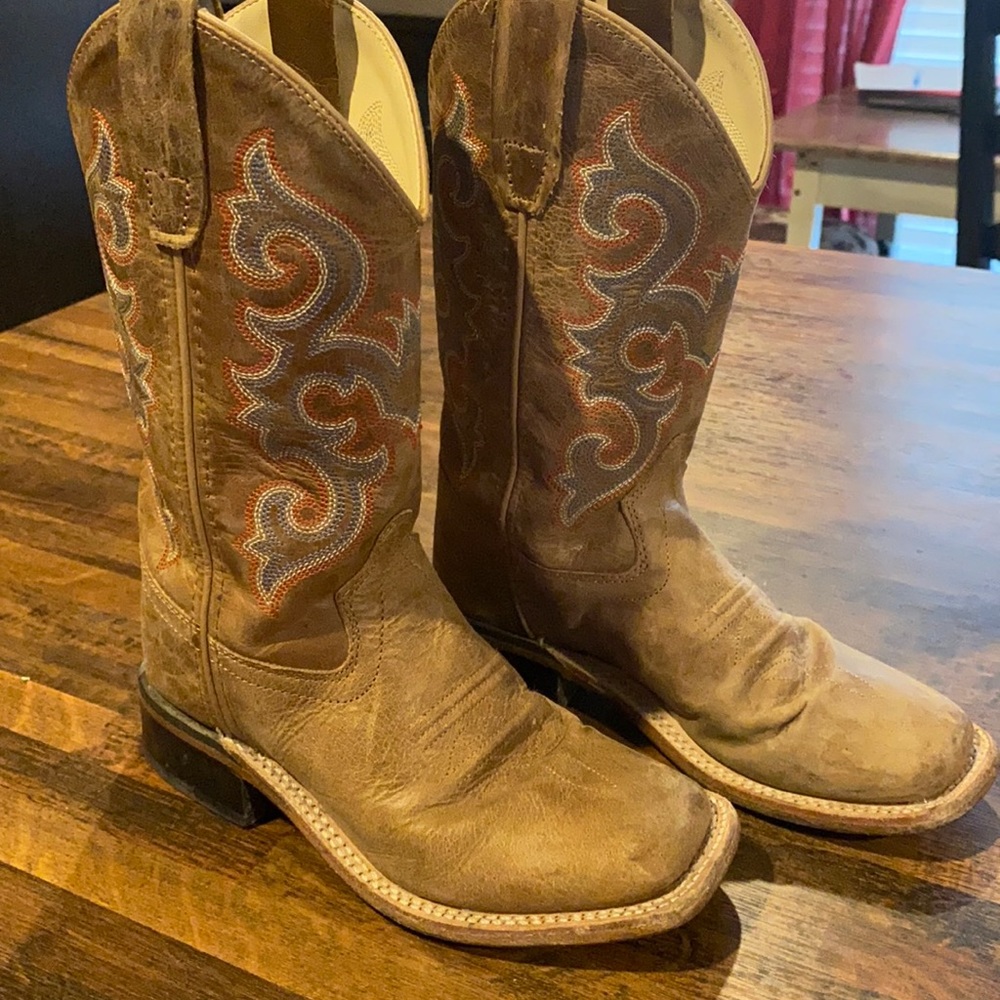 Boys boots